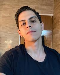 <strong>Daniel R.</strong>